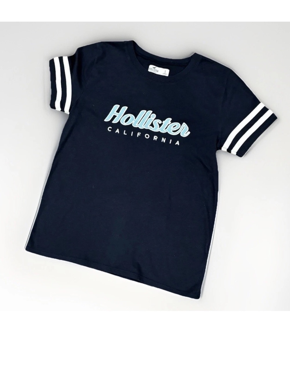 Hollister Navy Short-Sleeve Graphic Tee with White Stripe size small